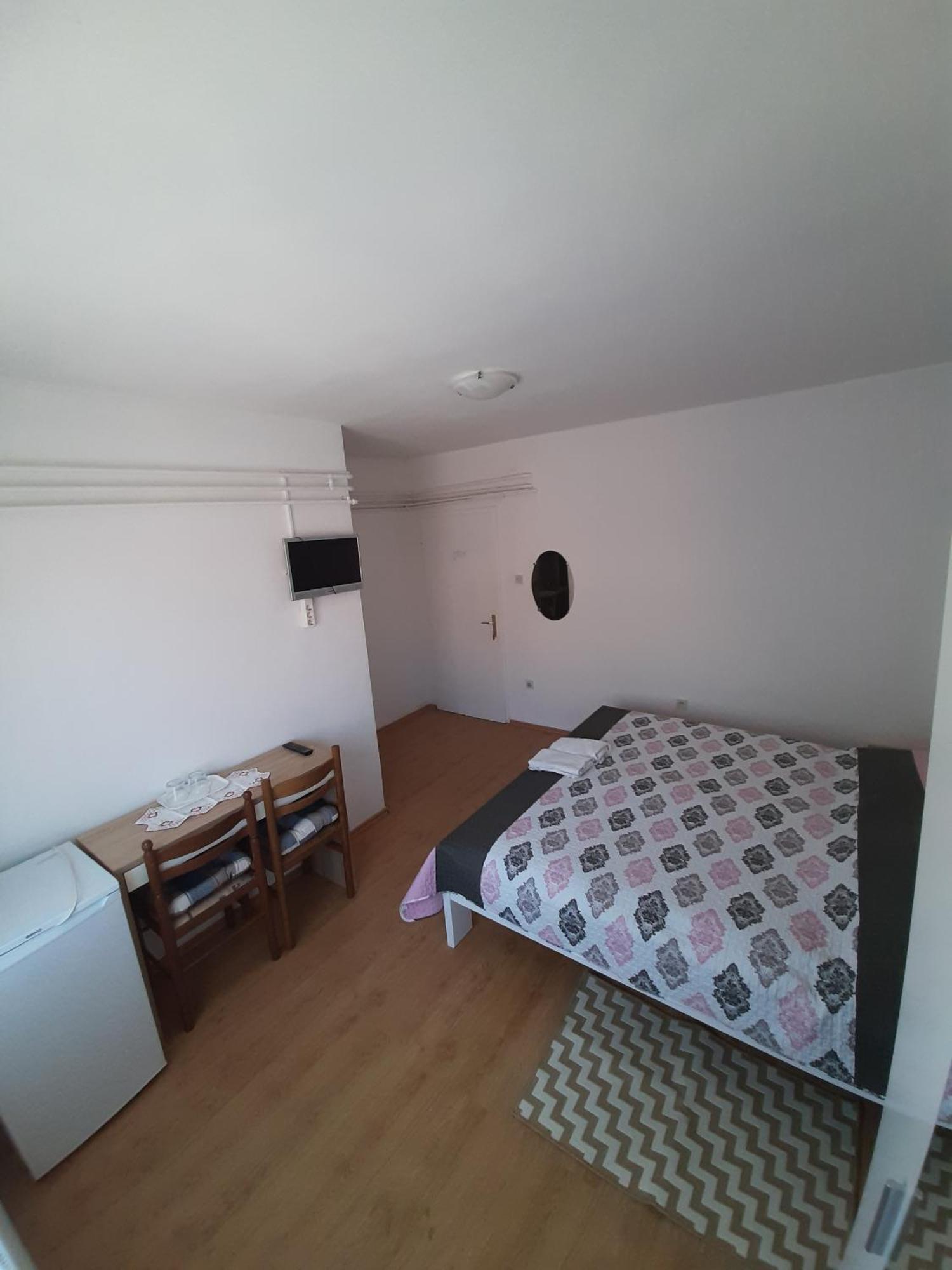 Apartments And Rooms With Parking Space Mali Lošinj Habitación foto