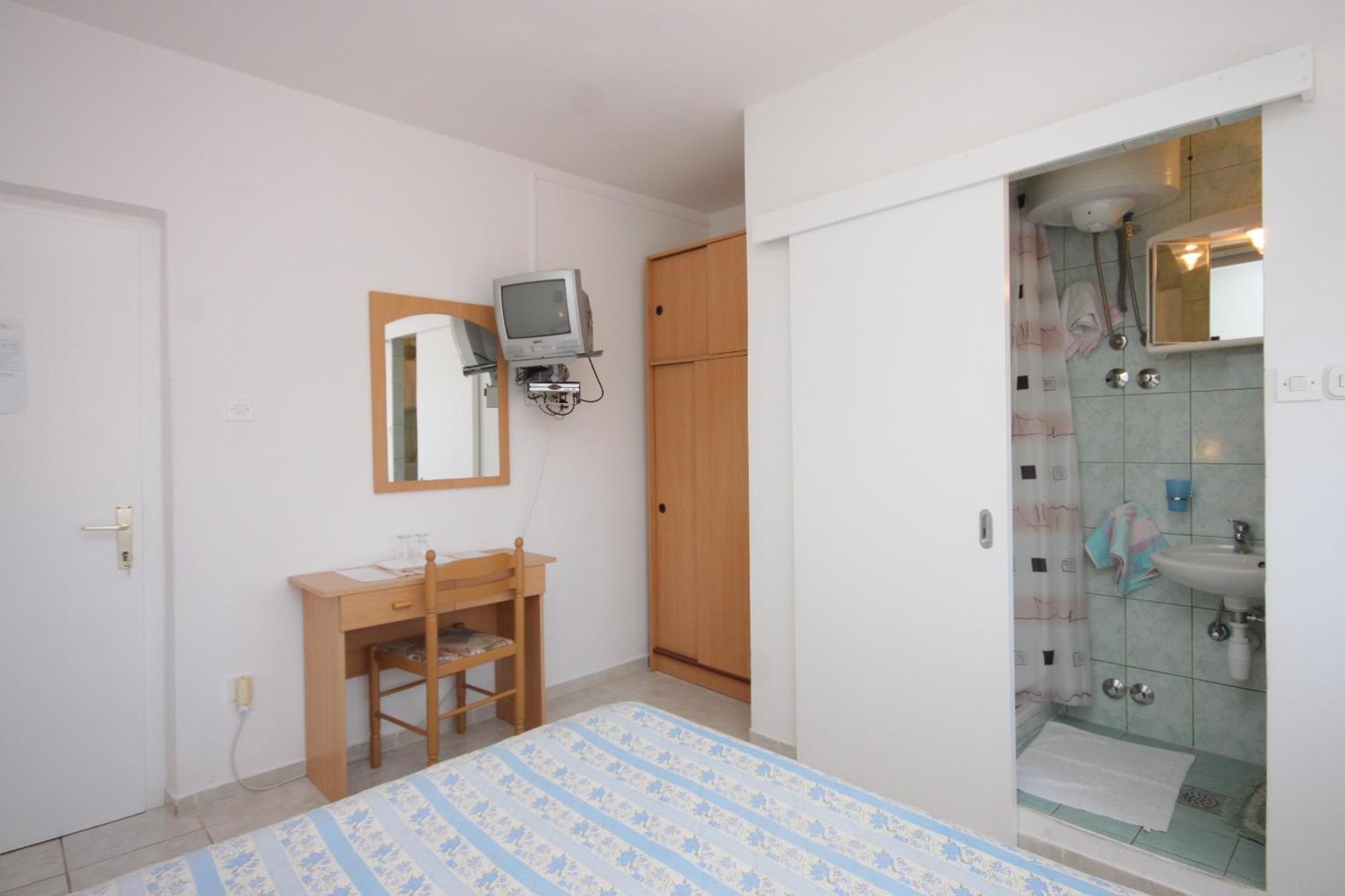 Apartments And Rooms With Parking Space Mali Lošinj Habitación foto